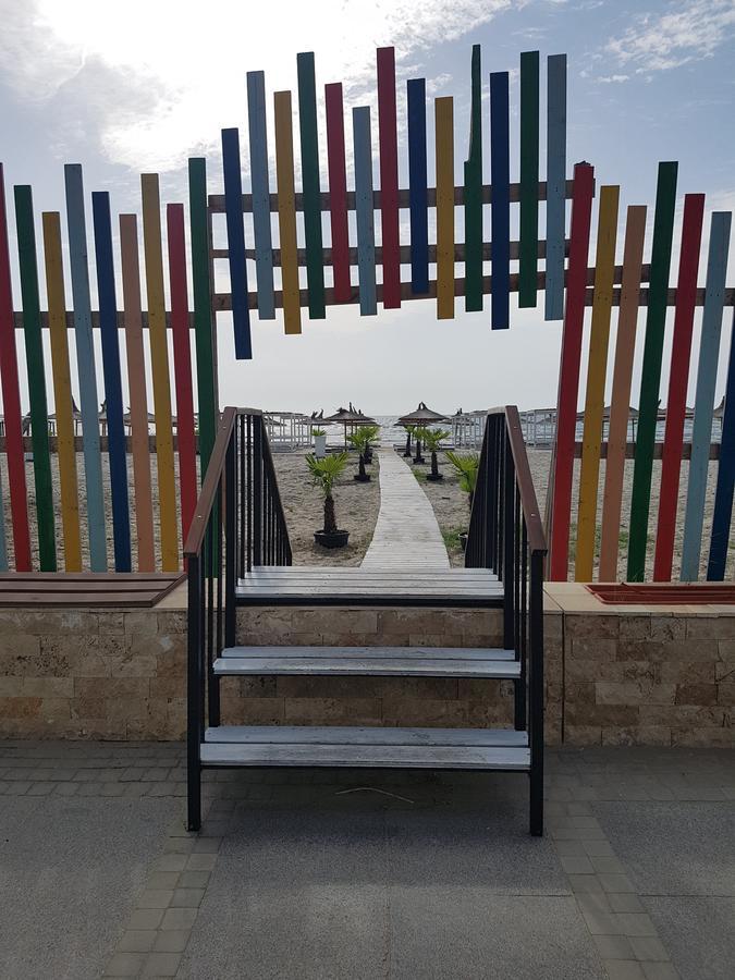 Constantinos Apartment Mamaia Nord Navodari Bagian luar foto